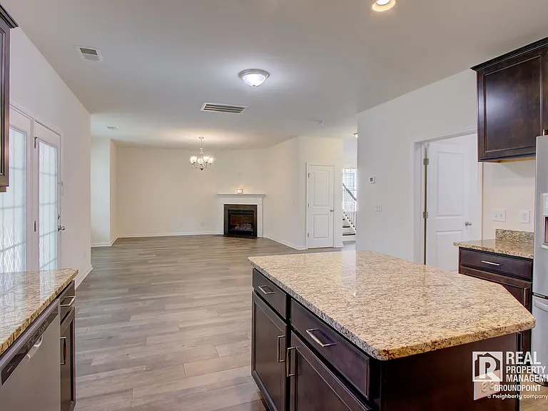 104 Elliot Creek Ln — Photo 5