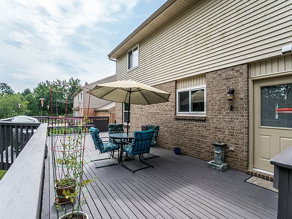 5th image of 2278 Forest Lawn Dr