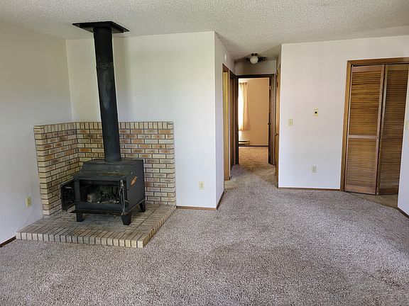 3rd image of 104 Hotchkiss Ave