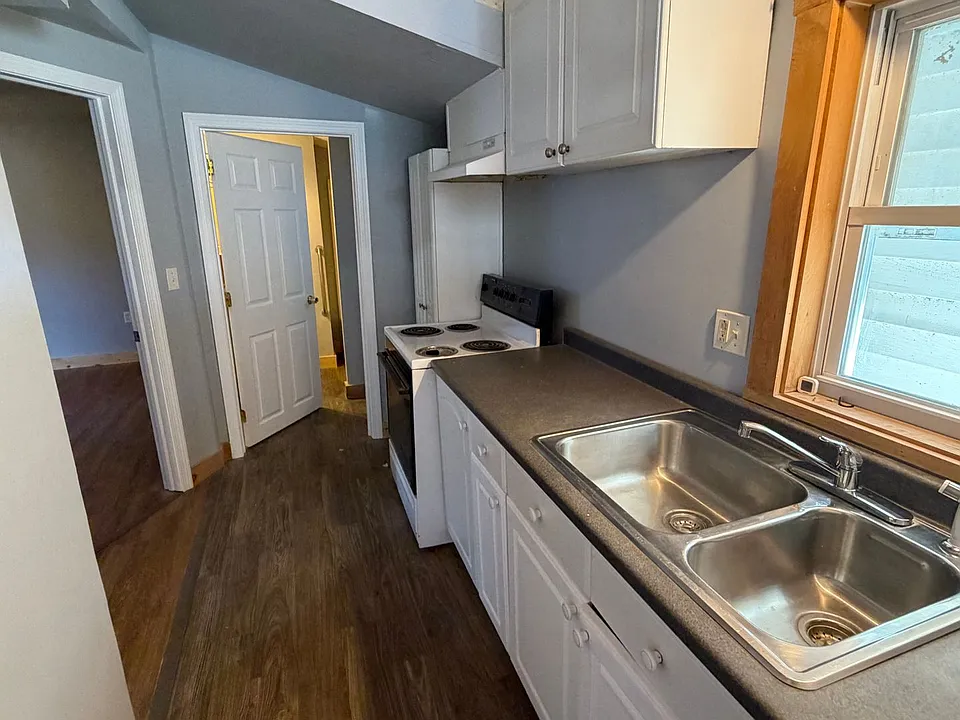 15-27 Mechanic St