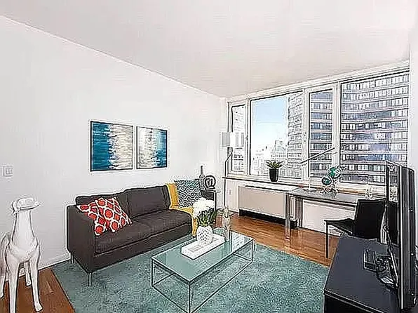 635 W 42nd St APT 12M, New York, NY 10036