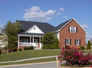 27 Singletree Ct, Johnson City, TN 37615