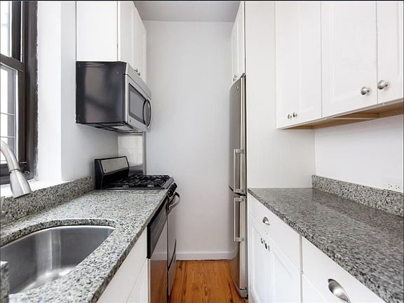3rd image of 155 W 71st St APT 6D