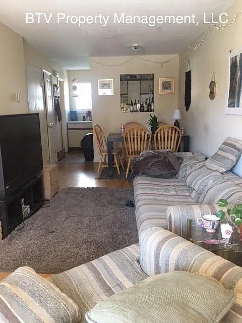 200 Maple St — Photo 2