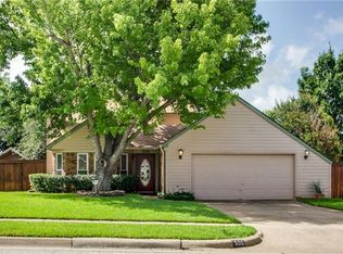 506 Caraway Ln, Euless, TX 76039