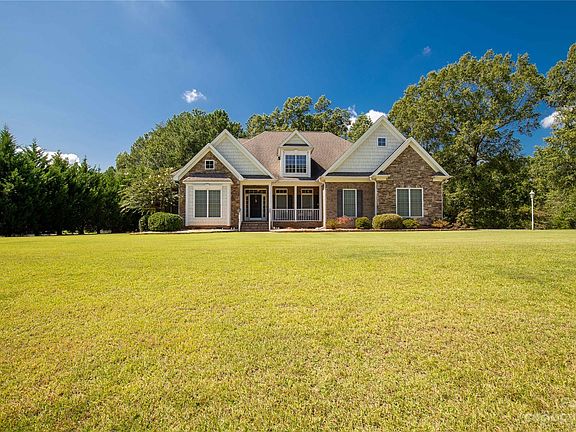 2nd image of 2047 Balmoral Dr