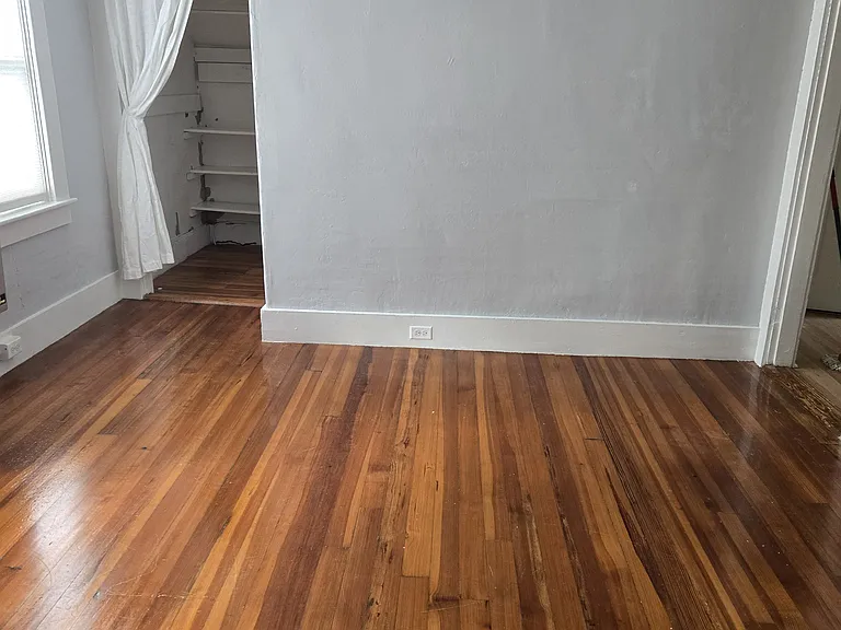 32 Brook St — Photo 7