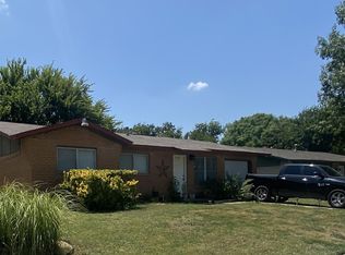1610 E Lovers Ln, Arlington, TX 76010