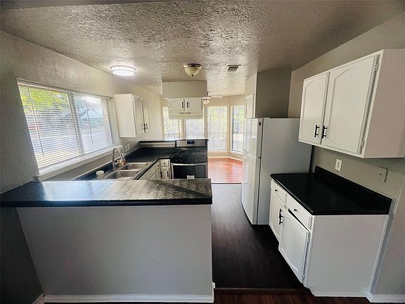 3rd image of 6702 Valerian Ln