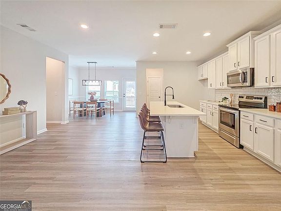 5th image of 535 Ruths Dr