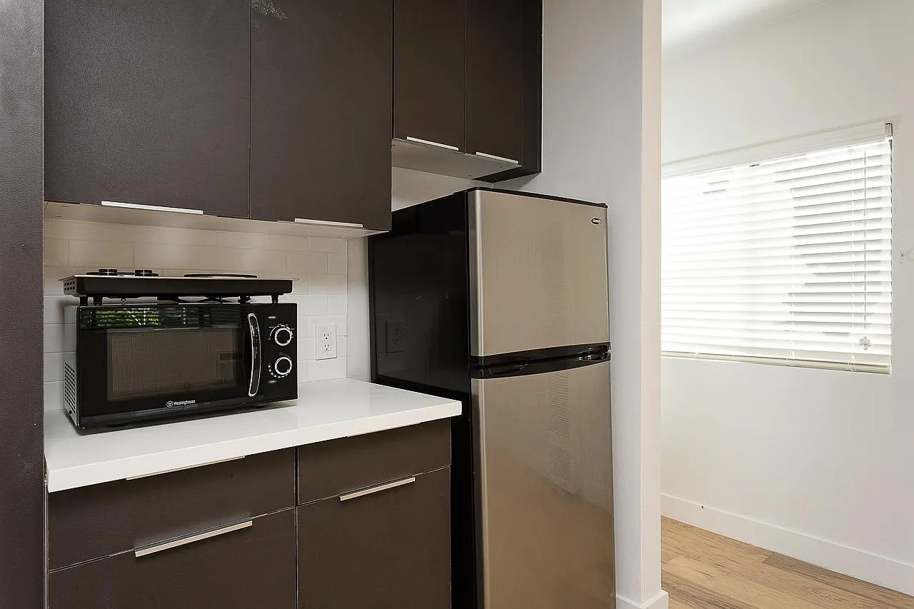 Studio, 400 sqft, $1,495 — Photo 3