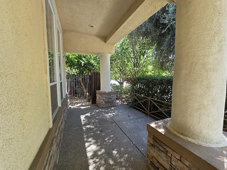 1406 Yukon St — Photo 7