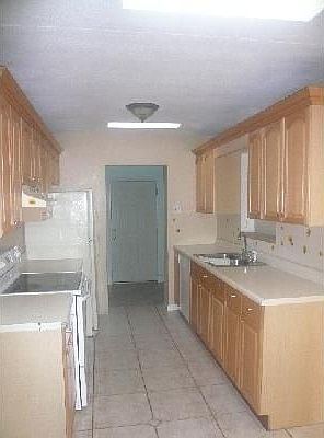 5th image of 711 Saint Lucie Ln