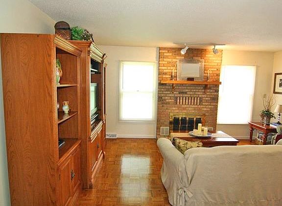 4th image of 1410 Amblewood Dr