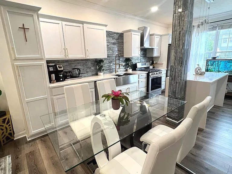 21845 Jarvis Sq — Photo 12