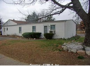 66 Elm Cors #B, Windsor Locks, CT 06096