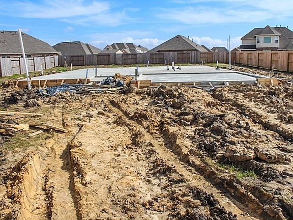 4th image of 9518 Taylor Ln
