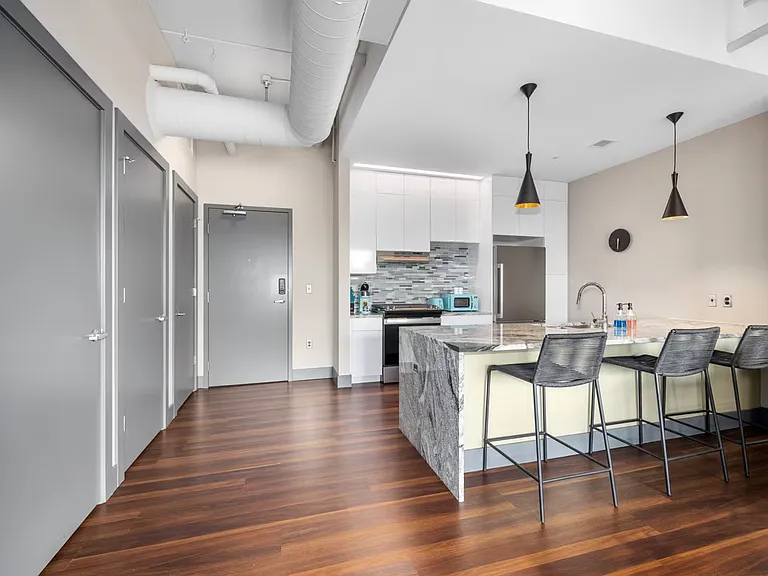 The Leonard Luxury Apartments — Photo 15