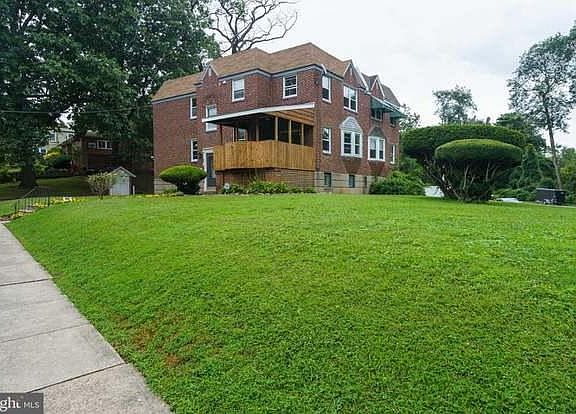 3rd image of 695 W Walnut Ln Floor 1