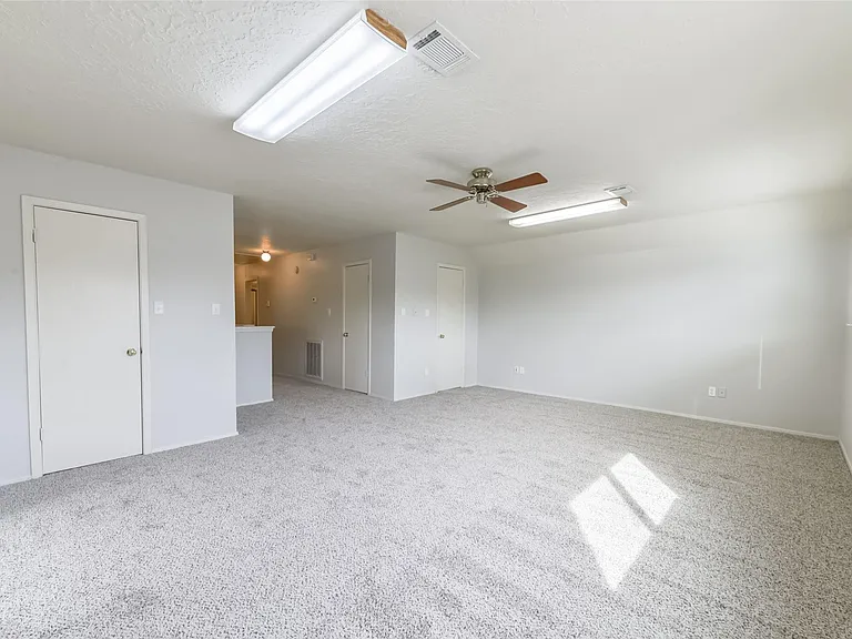 16606 Burlcreek — Photo 33