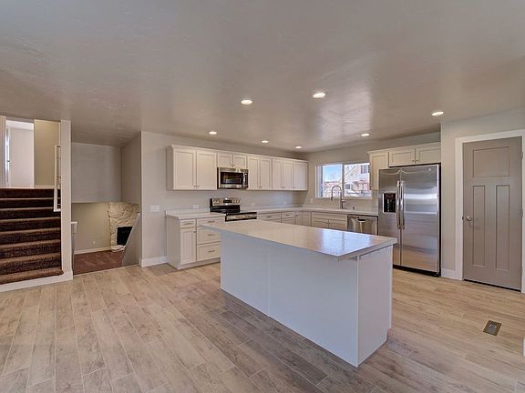 4th image of 805 Jamaica Dr