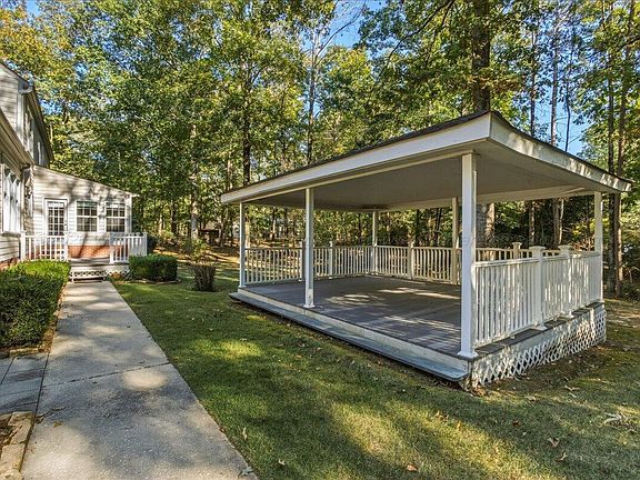 3rd image of 2701 Branchwater Cir