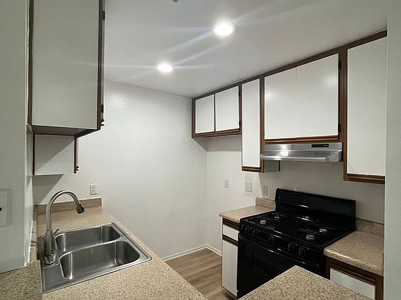 5th image of 400 S Westmoreland Ave #206