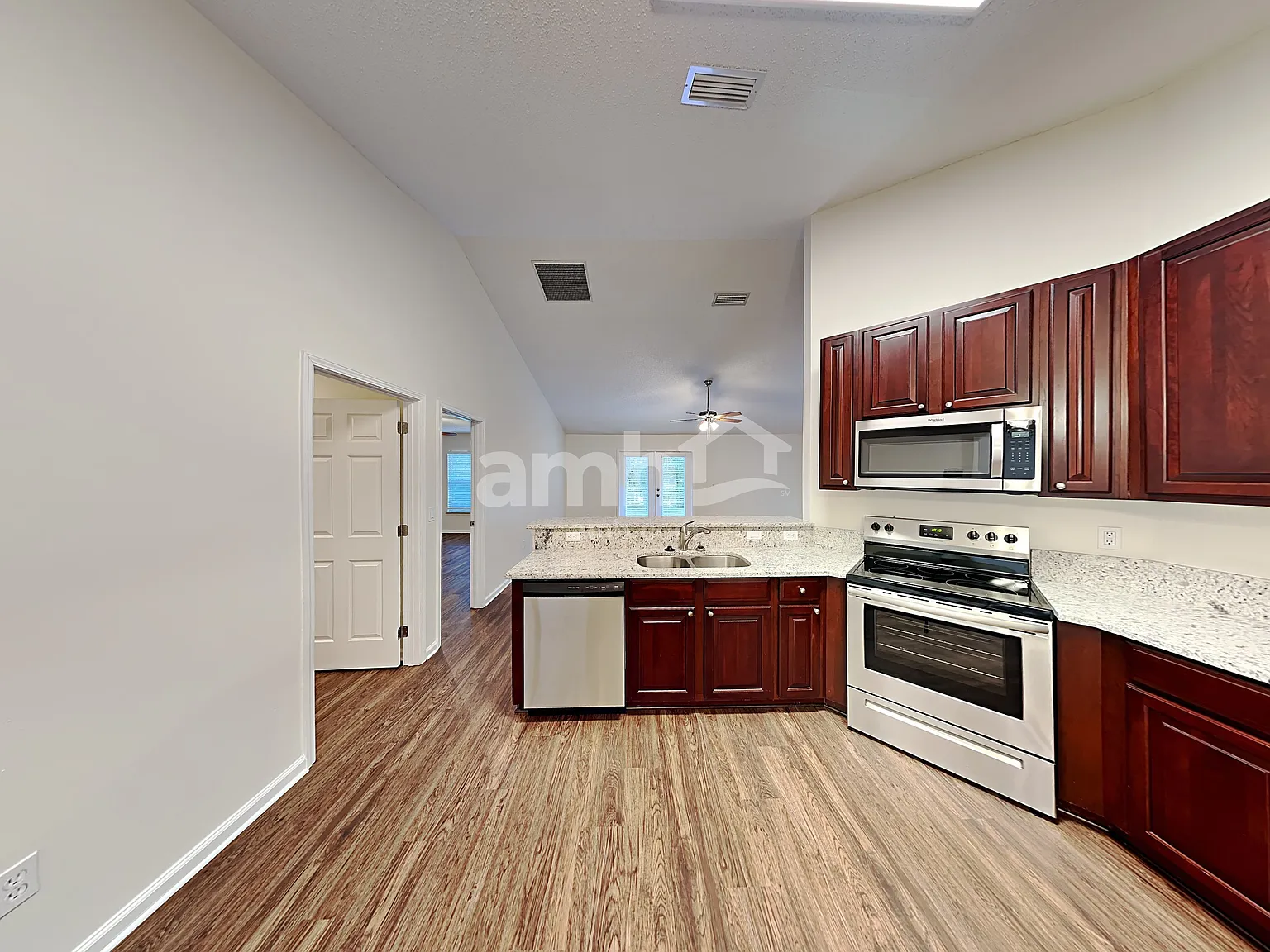 4 bed, 2.0 bath, 1833 sqft, $2,550 — Photo 3