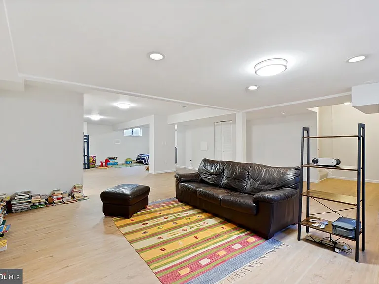 5351 Strathmore Ave — Photo 22