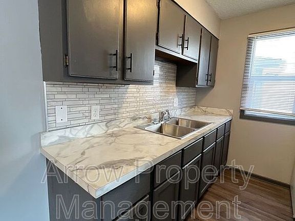 2nd image of 2100 Garfield St #6