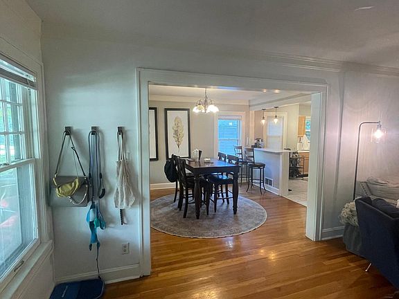 3rd image of 5611 Holmes St