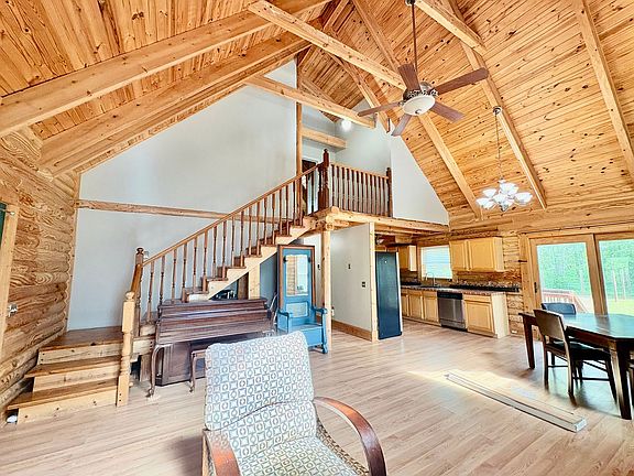 3rd image of 413 Skyview Dr