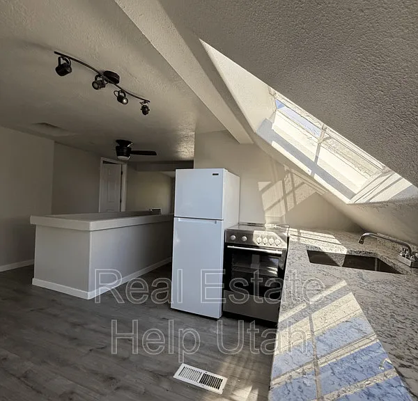365 S Elizabeth St #5 — Photo 10