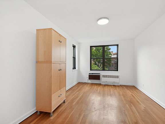 3rd image of 100 W 12th St APT 6C