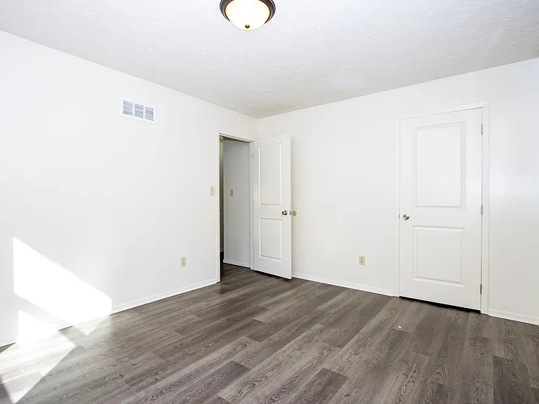 240 Collier Dr #10 — Photo 12