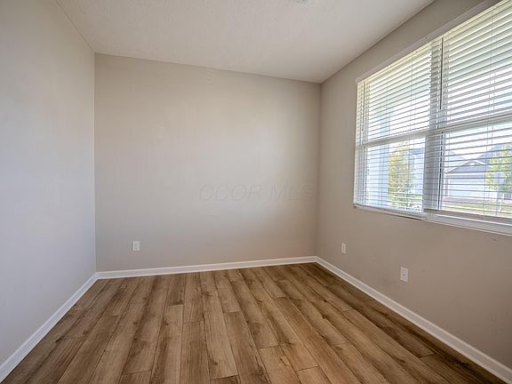3rd image of 319 Honeysuckle St