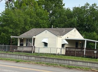 1014 SE 21st St, Topeka, KS 66607