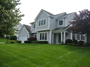 3 Crest Wood Cir, Pittsford, NY 14534