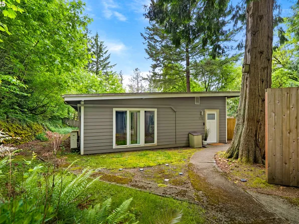 9215 SW 45th Dr, Portland, OR 97219