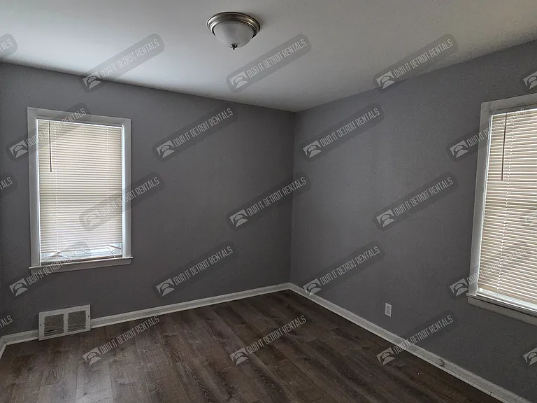 1139 S Bassett St — Photo 9
