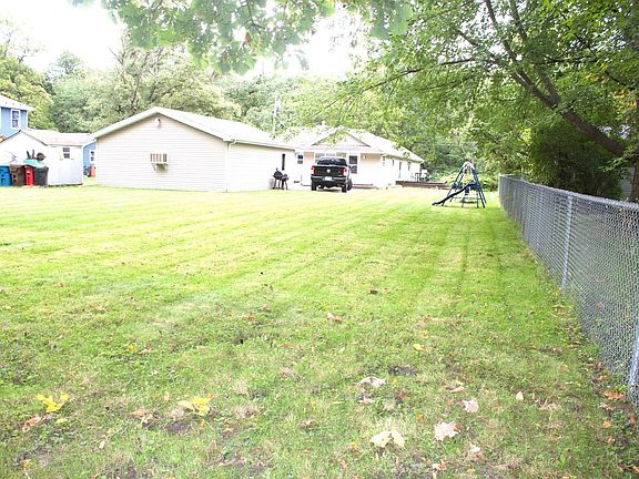 3rd image of 13936 Hobart St