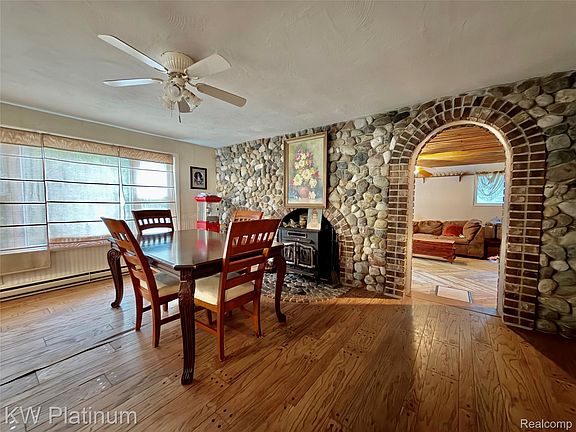 5th image of 7955 Lakeshore Rd