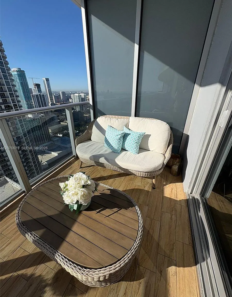 Aria On The Bay Condo — Photo 2