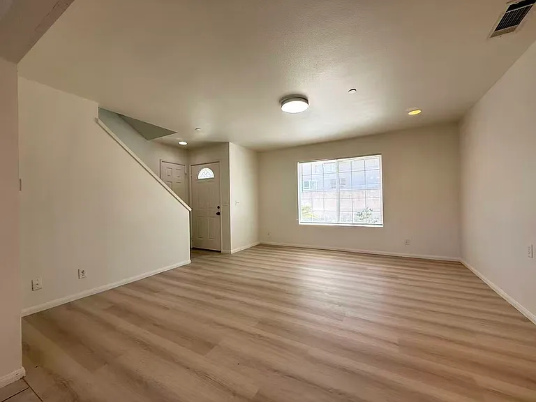 138 S Walnut Ave #B — Photo 14