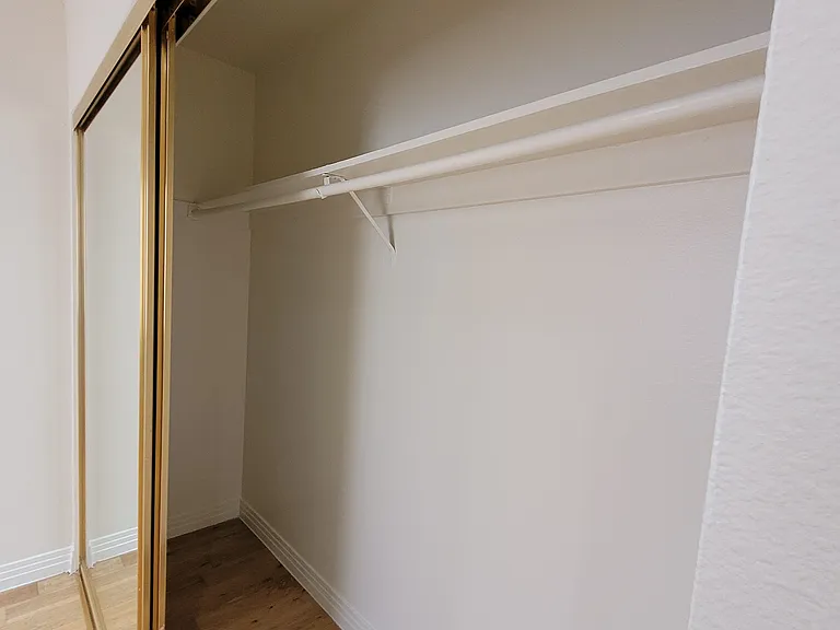 New Hampshire Apartments — Photo 12
