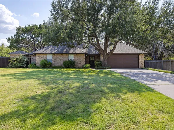 502 Shady Grove Dr, Granbury, TX 76049