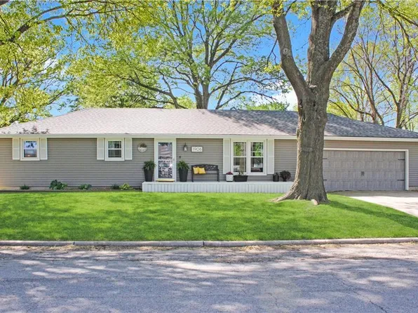 1906 Cypress St, Higginsville, MO 64037
