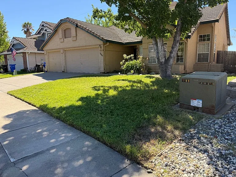 8848 Hiddenspring Way — Photo 1