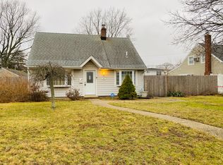 30 Wood Ln, Levittown, NY 11756