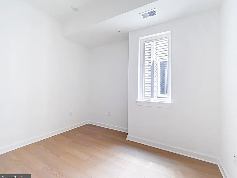 2403-2407 W Thompson St #3 — Photo 8